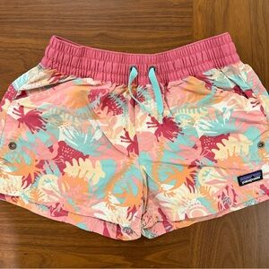 Patagonia Girl’s Size Large Pink Multi Print Lightweight Shorts